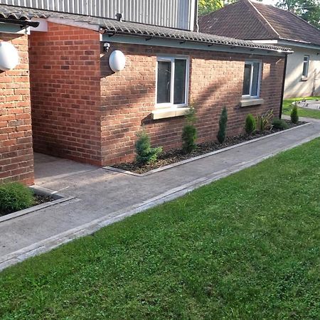 Two Birds Weekly Stay Malmesbury Extérieur photo