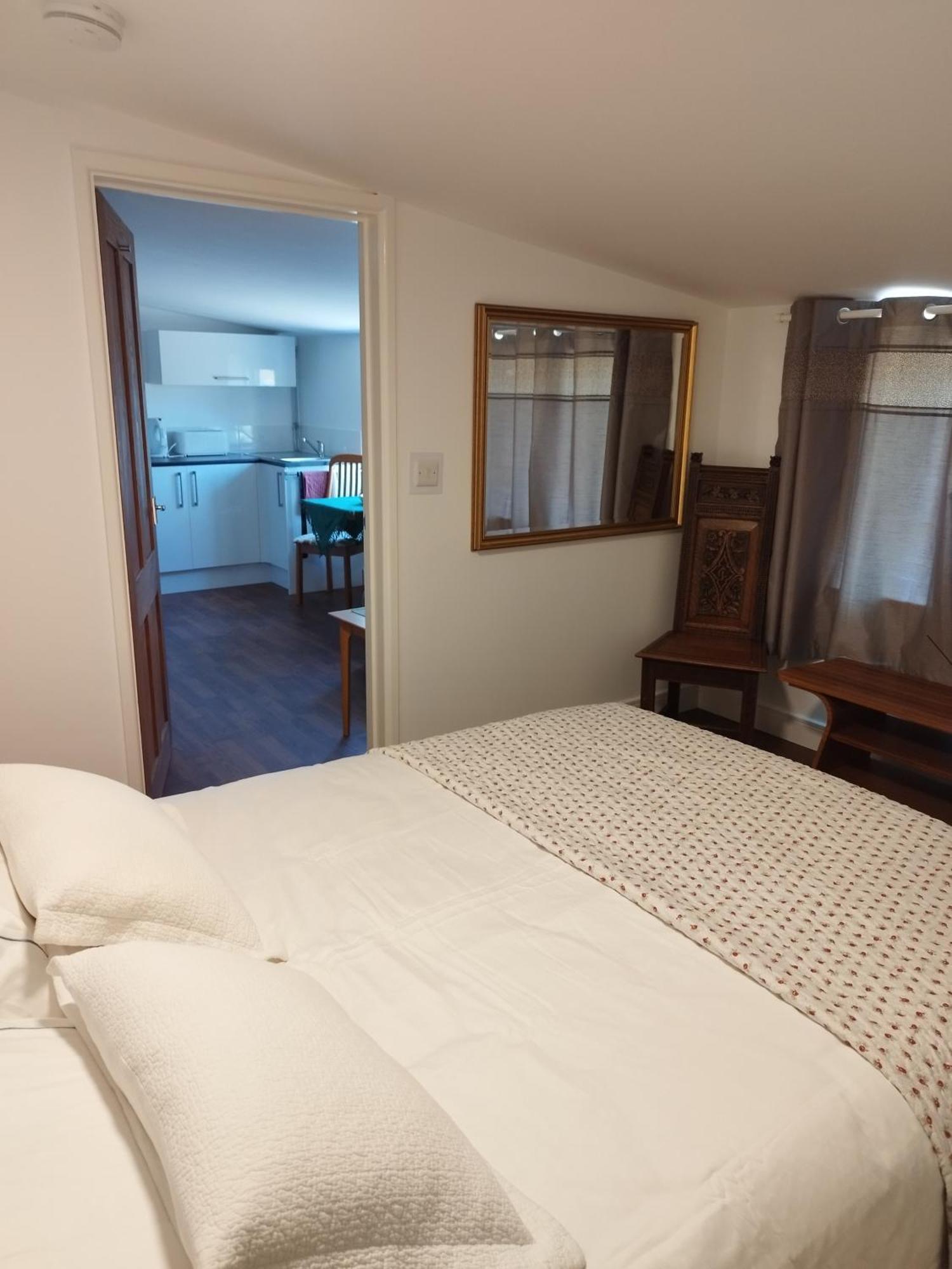 Two Birds Weekly Stay Malmesbury Extérieur photo